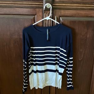 Renee C navy and white sweater size large